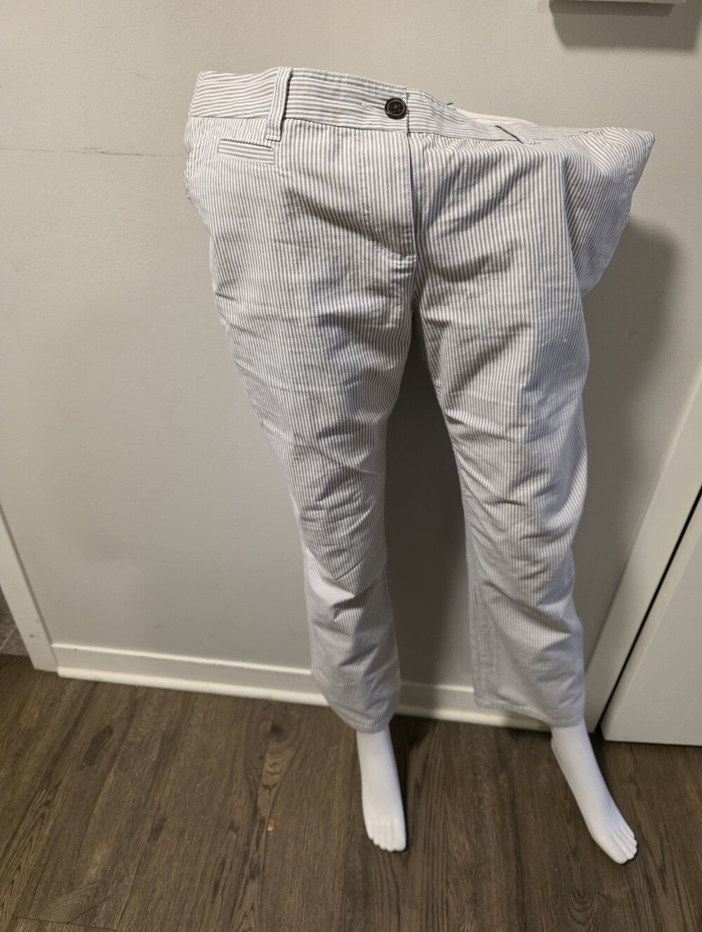 Ladies BODEN White & Light Gray Pinstripe casual pants. 10p